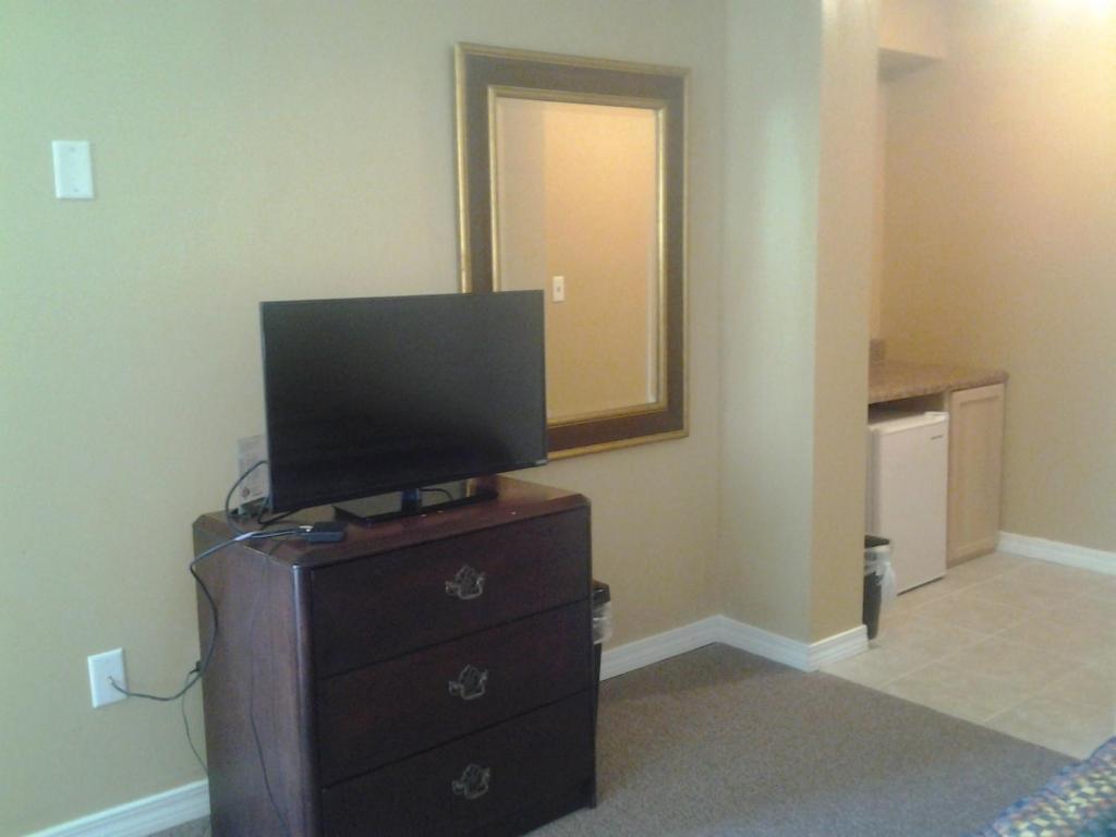 Budget Lodge Mount Dora - Deluxe King Room