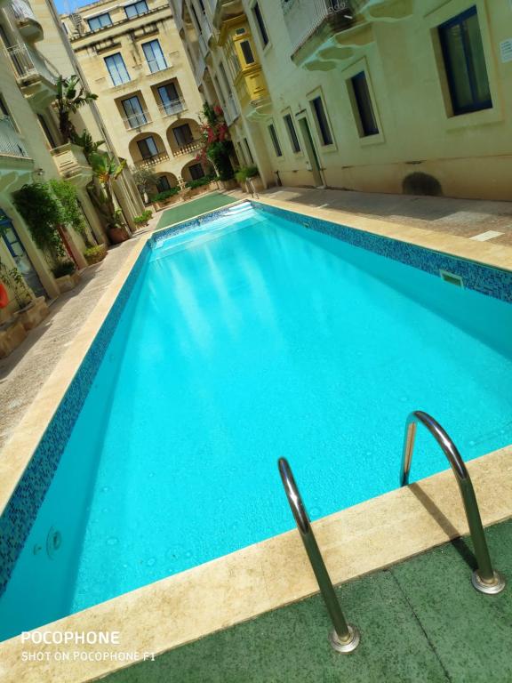 สระว่ายน้ำที่อยู่ใกล้ ๆ หรือใน 3 bedrooms maisonette with pool