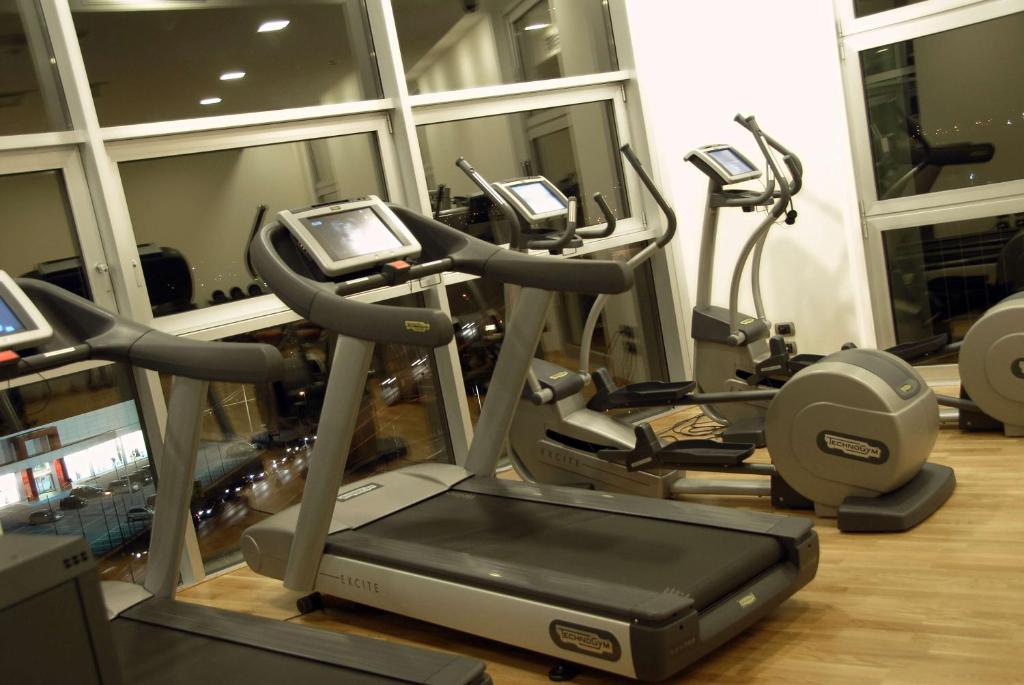 Fitness centrum a/nebo fitness zařízení v ubytování Best Western Premier BHR Treviso Hotel