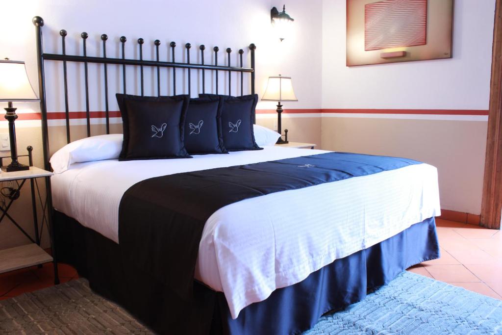 Postel nebo postele na pokoji v ubytování Hotel de la Paz