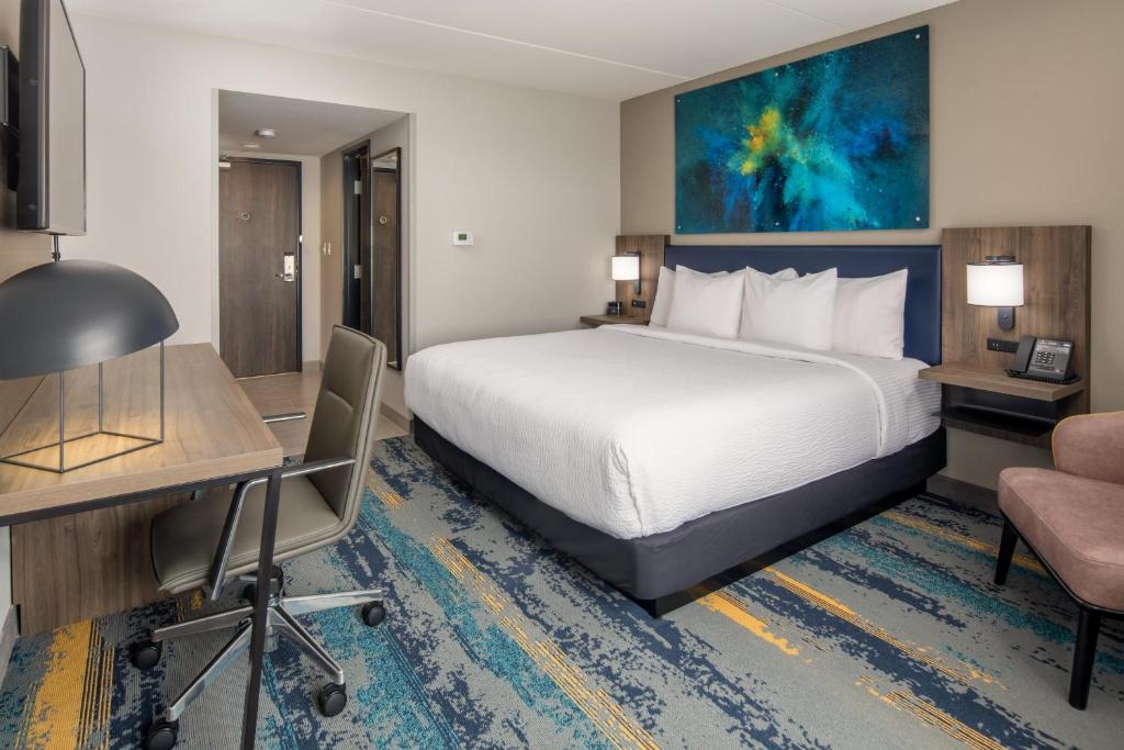 Postel nebo postele na pokoji v ubytování La Quinta Inn & Suites by Wyndham Spokane Downtown