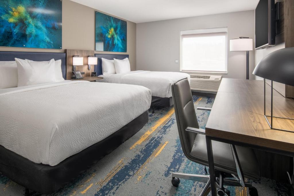 Postel nebo postele na pokoji v ubytování La Quinta Inn & Suites by Wyndham Spokane Downtown