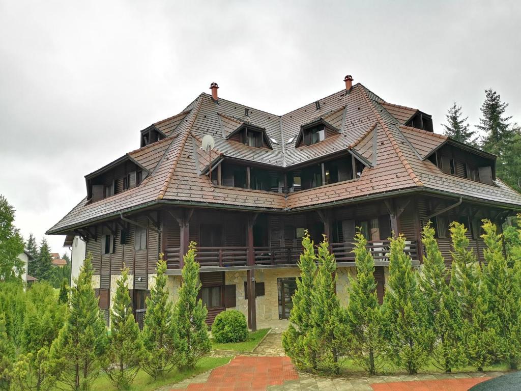 Το κτήριο όπου στεγάζεται  το διαμέρισμα