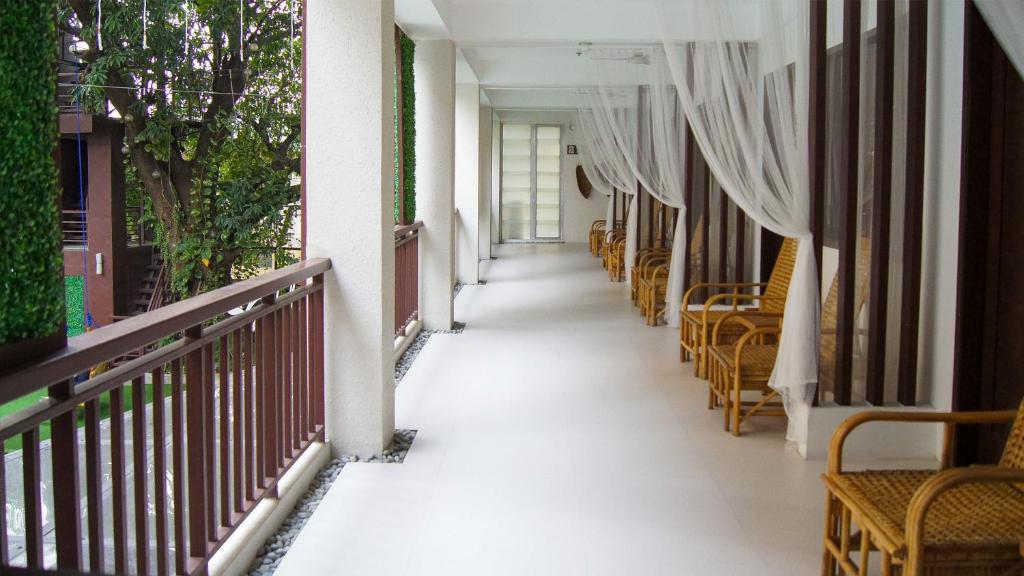 Balkón nebo terasa v ubytování Selah Garden Hotel Manila