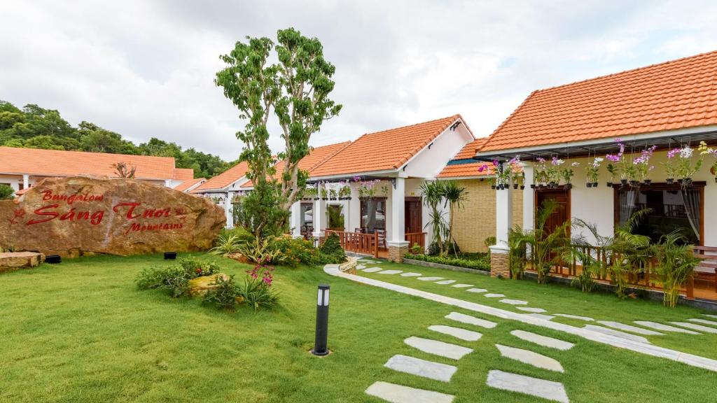 Vườn quanh Bungalow Sáng Tươi Mountains