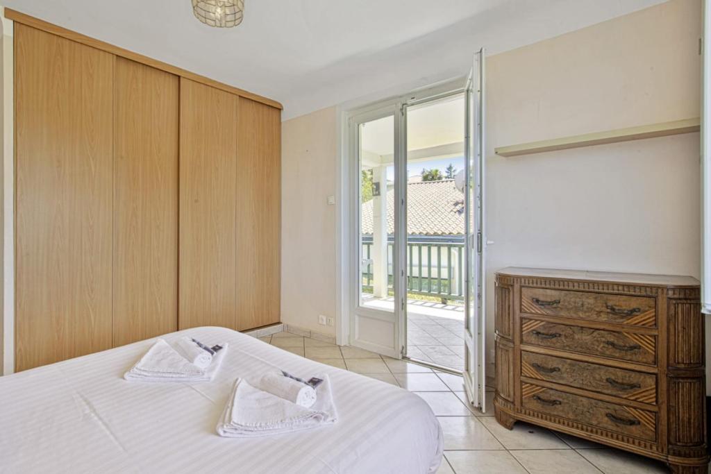 Postel nebo postele na pokoji v ubytování Appartement des Basques - Welkeys