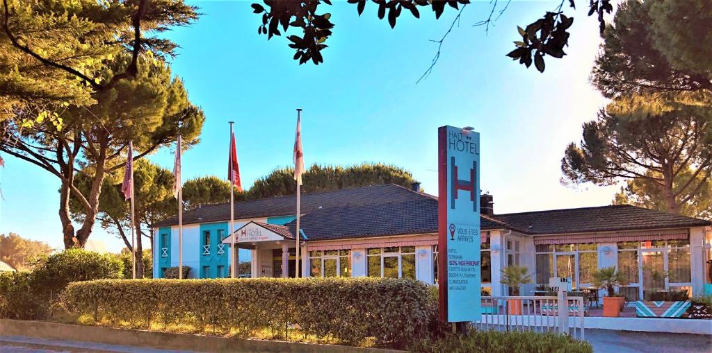 Zahrada ubytování HALT HOTEL - Choisissez l'Hôtellerie Indépendante