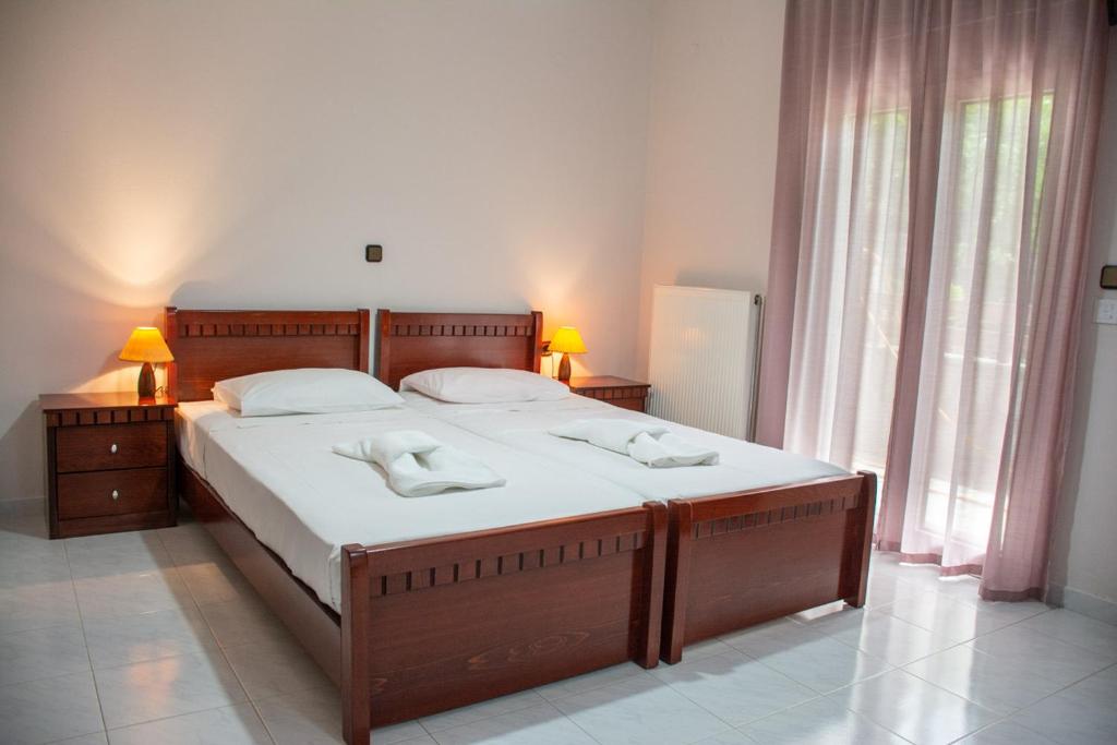Postel nebo postele na pokoji v ubytování Mokos Rooms