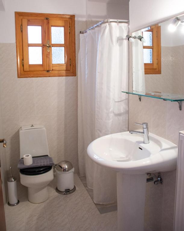 Koupelna v ubytování Mokos Rooms