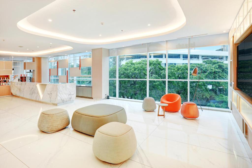 Posezení v ubytování HARRIS Hotel & Conventions Bundaran Satelit Surabaya