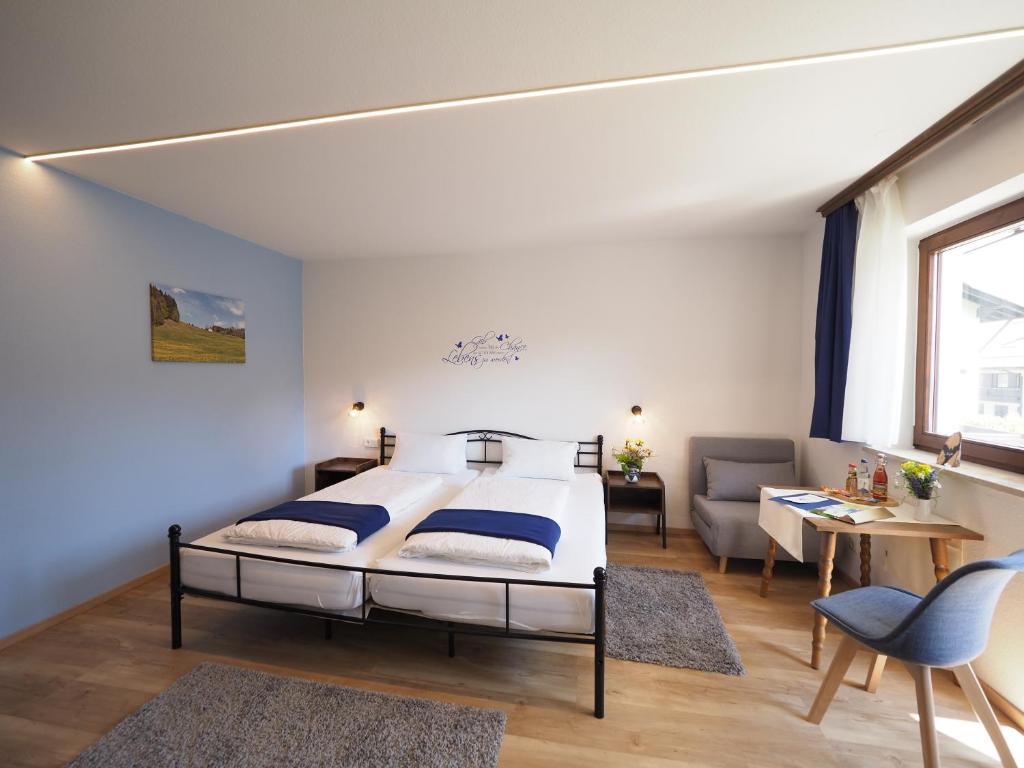 
A bed or beds in a room at Gesundheitshotel Witzigmann - das vegane Hotel in Oberstaufen
