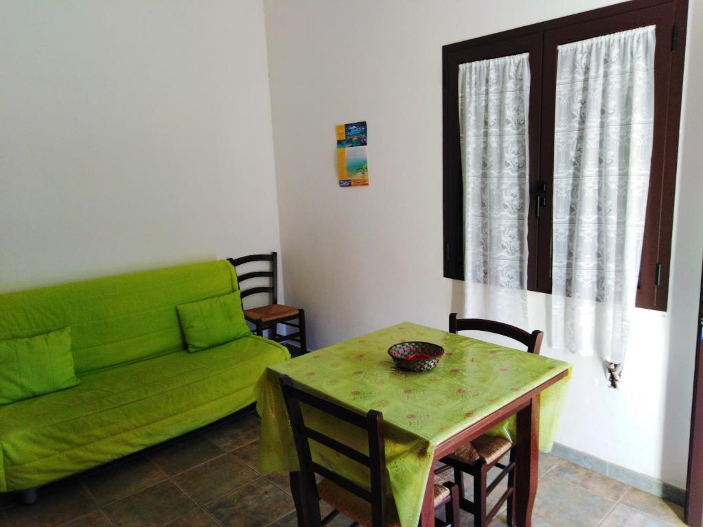 One bedroom house with furnished terrace at Elini 7 km away from the beach - Housity