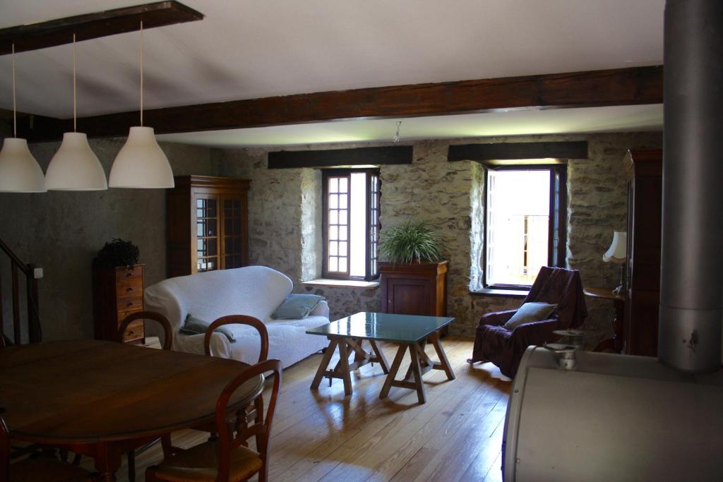 Photo de la galerie de l'établissement Montségur ARIEGE grande maison éco-rénovée, à Montségur