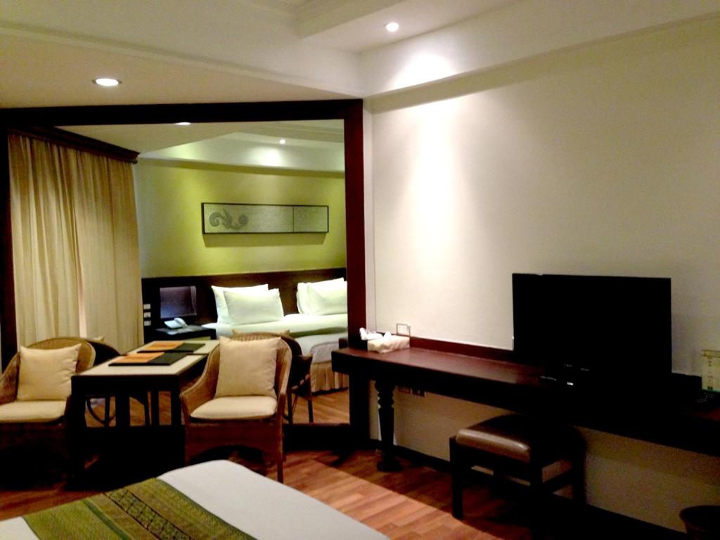 Uma televisão e/ou sistema de entretenimento em Wiang Inn Hotel