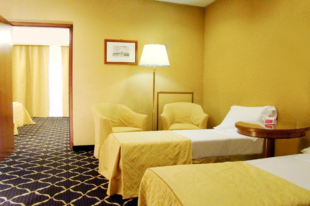 Ramada by Wyndham Naples - Resim 10