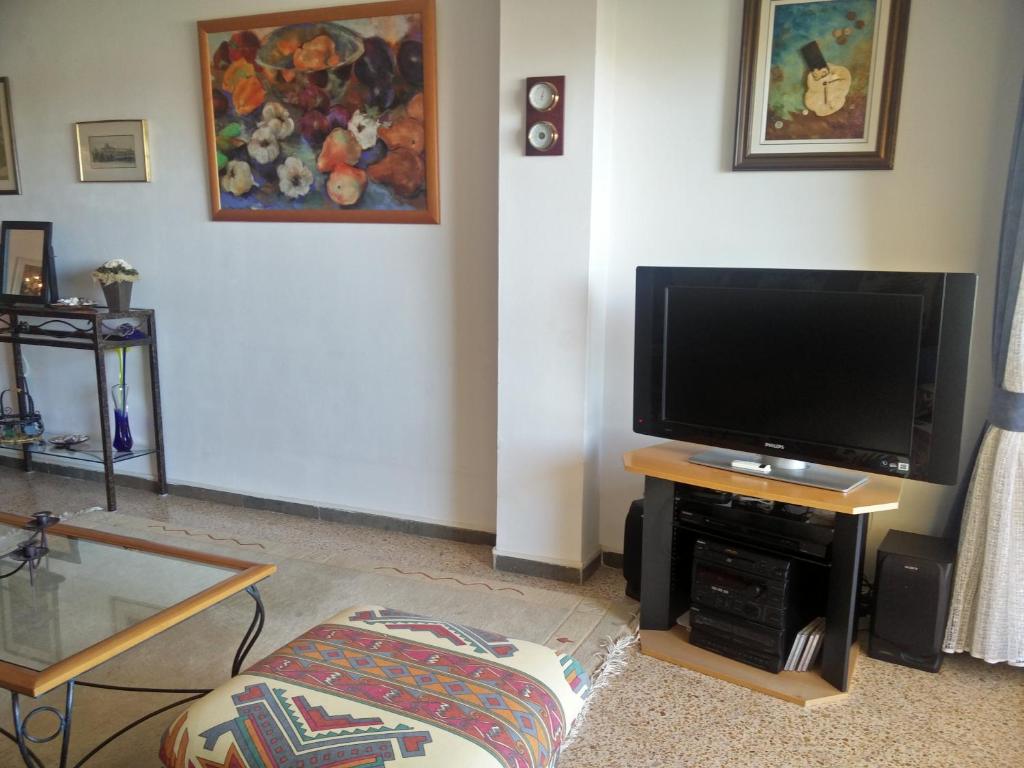 TV a/nebo společenská místnost v ubytování EDIFICI BAHIA II 312 EmpuriaRent