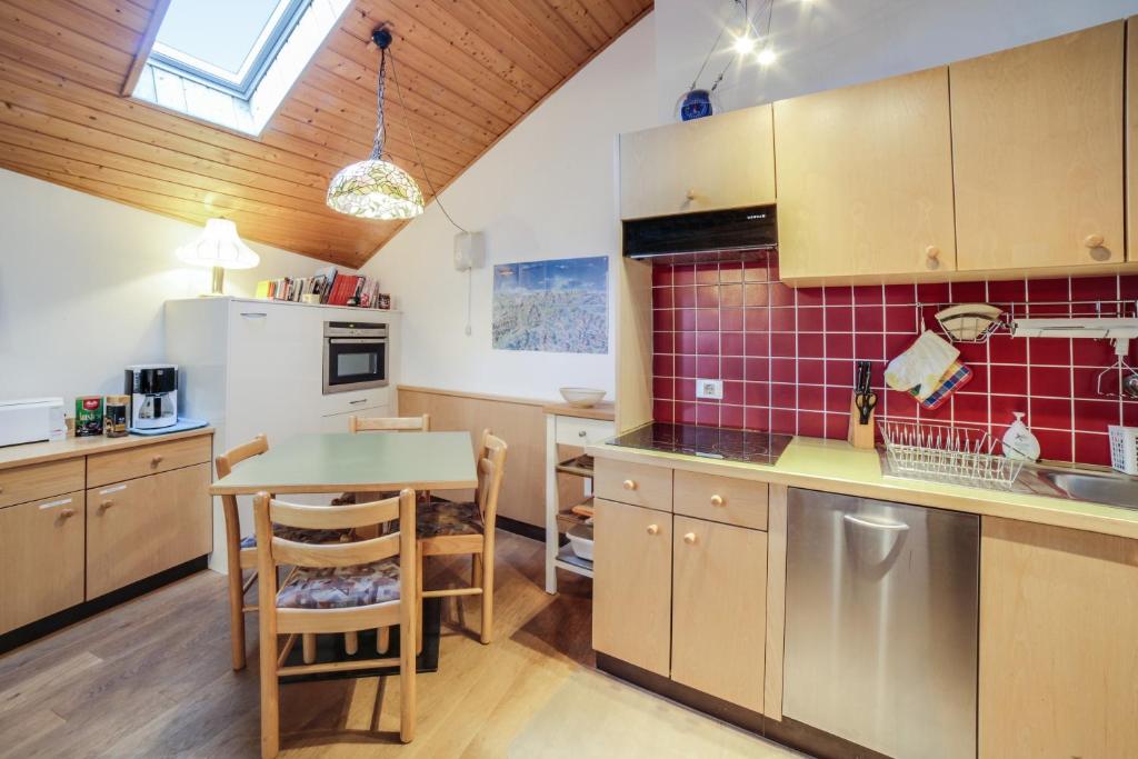 Kuchyň nebo kuchyňský kout v ubytování Maisonette Meraner Blick