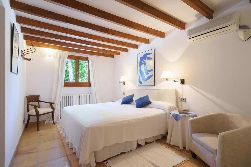 Postel nebo postele na pokoji v ubytování Villa Can Canaver