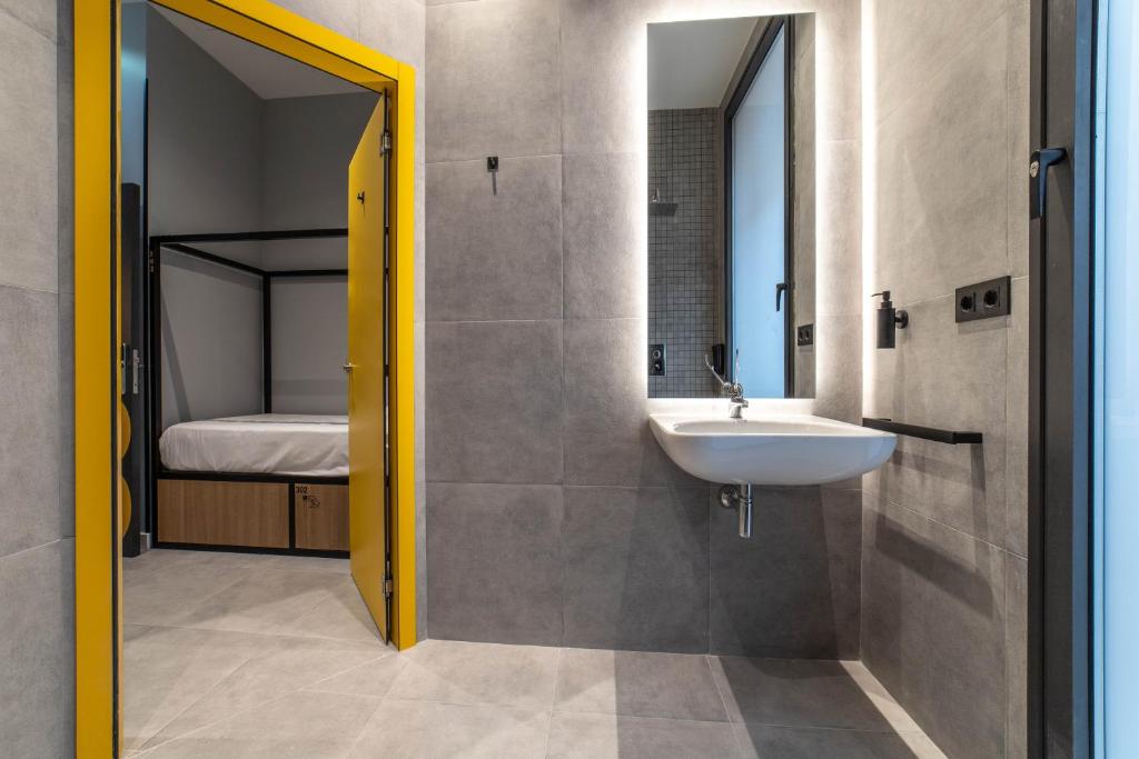 Koupelna v ubytování Petit Hostel La Latina