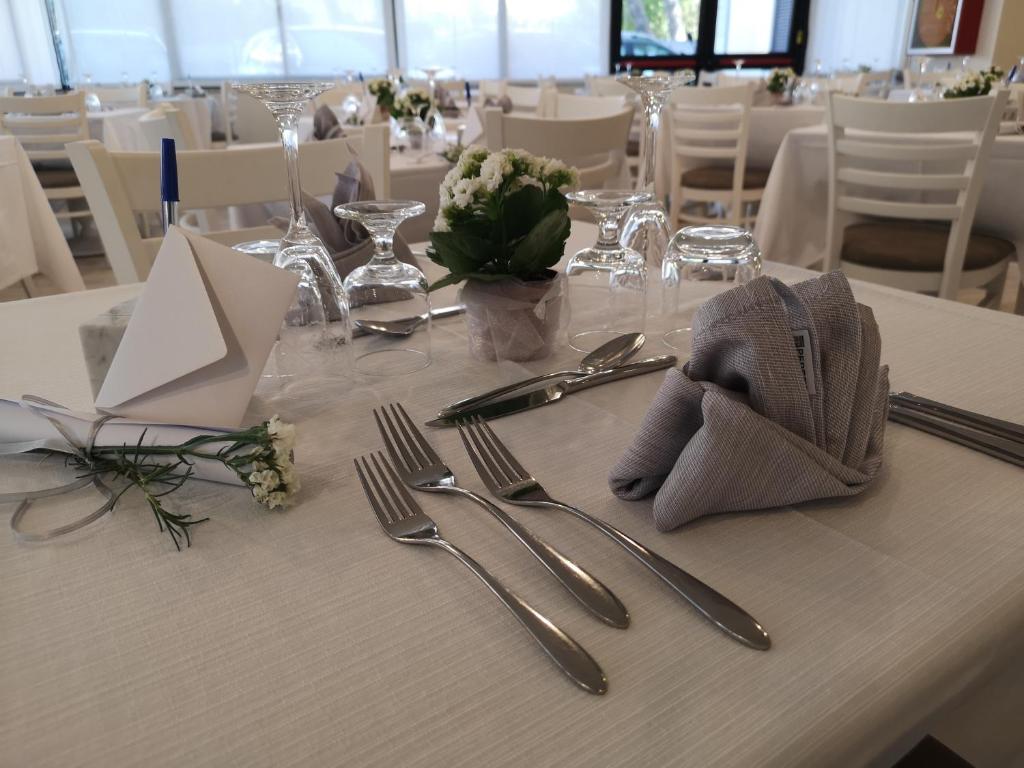 A restaurant or other place to eat at Hotel Virginia