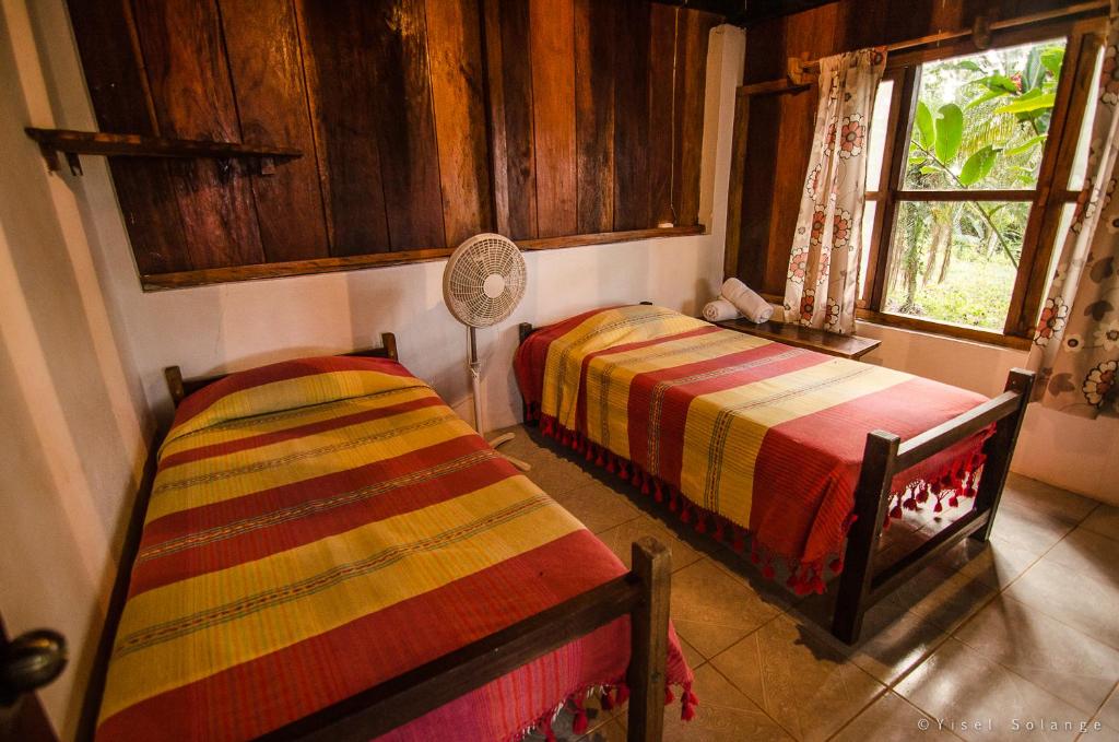 Postel nebo postele na pokoji v ubytování Los Amigos Ecoturismo y Reserva Natural