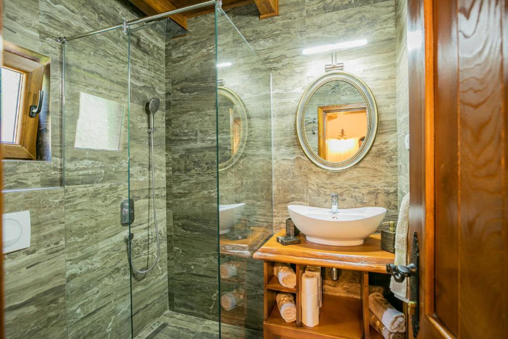 Koupelna v ubytování Ethno Lodge AB