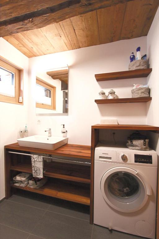 Kuchyň nebo kuchyňský kout v ubytování Ferienhaus Z‘ Gädi