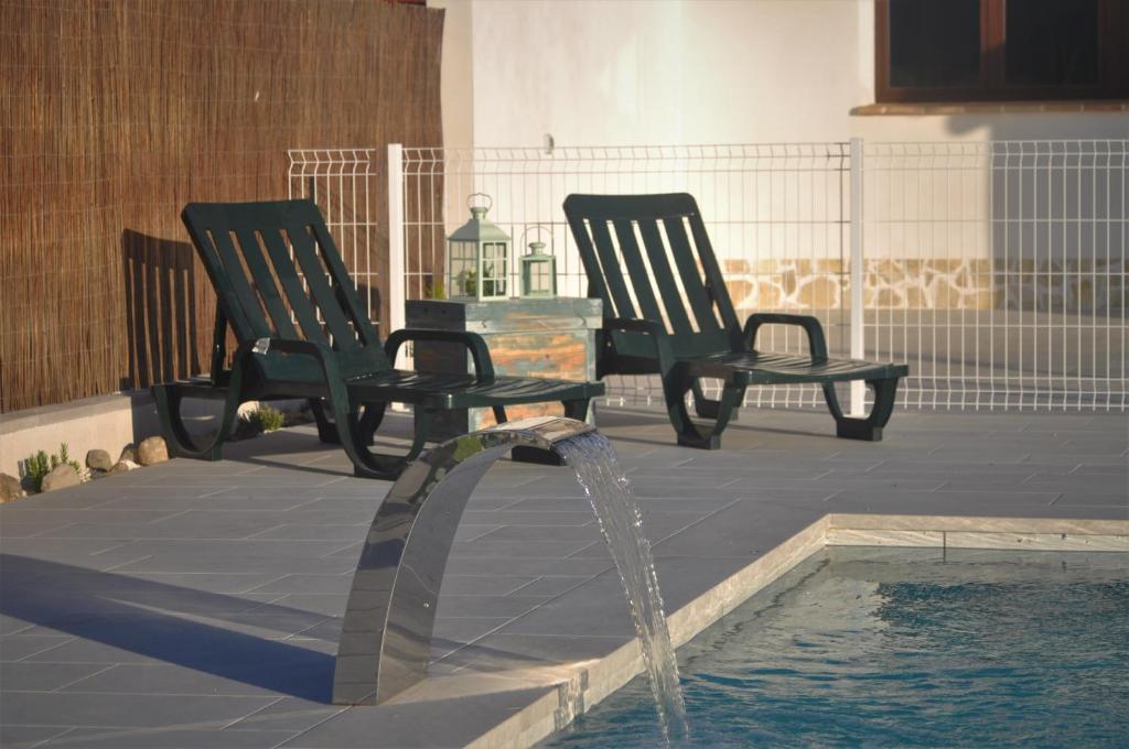 The swimming pool at or close to Casa Chirreas