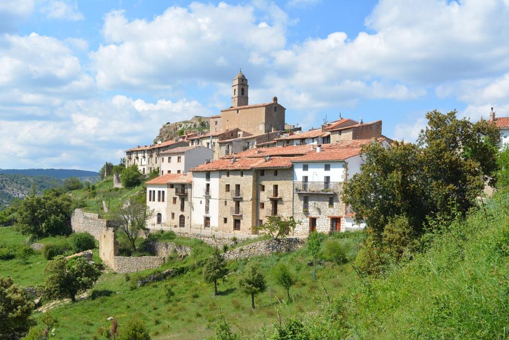 a building on top of a green hill at Casa La Mestra in Herbeset