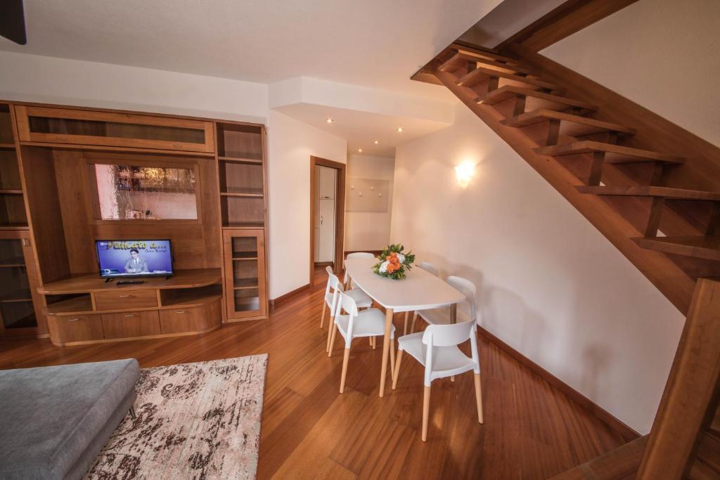 TV a/nebo společenská místnost v ubytování Chalet Felse