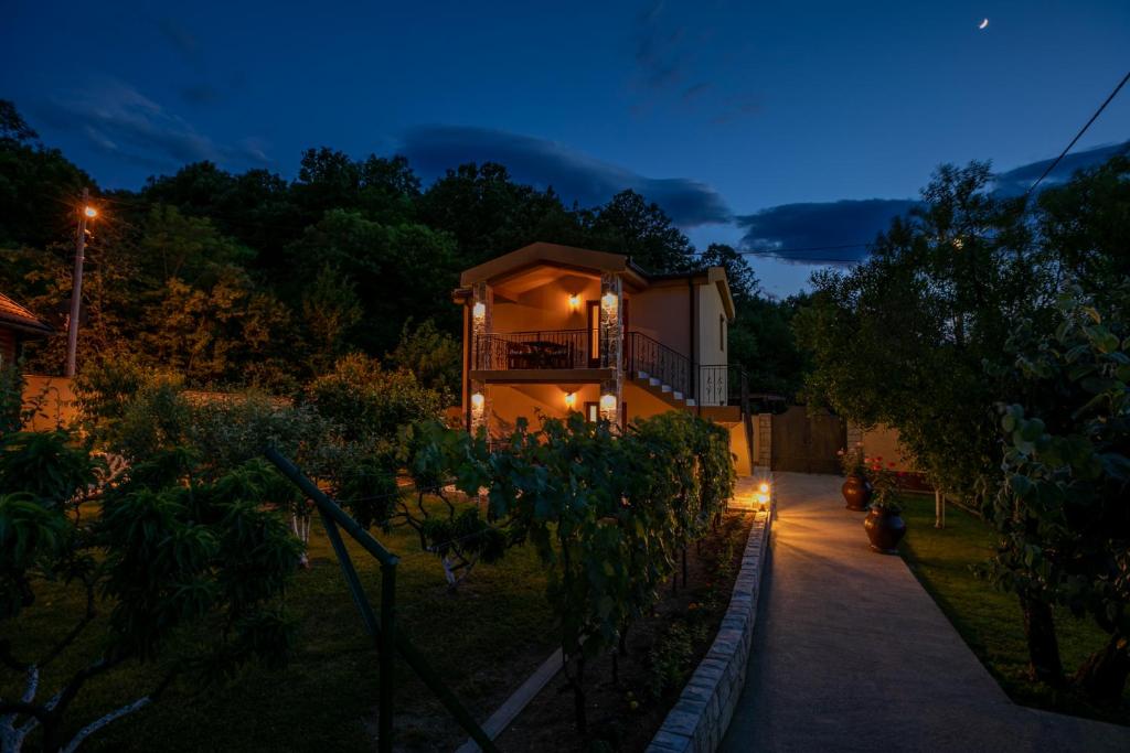 Zahrada ubytování Ethno Lodge AB