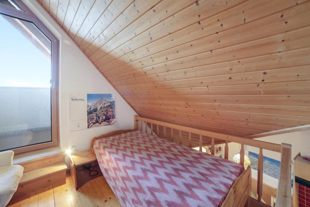 Postel nebo postele na pokoji v ubytování Maisonette Meraner Blick