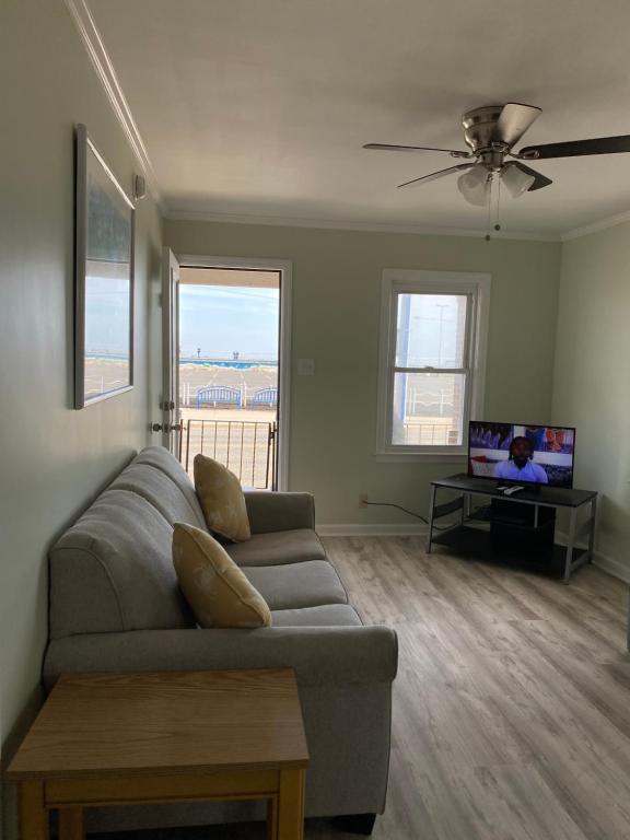 TV a/nebo společenská místnost v ubytování Rio Motel and Suites Wildwood Beach & Boardwalk