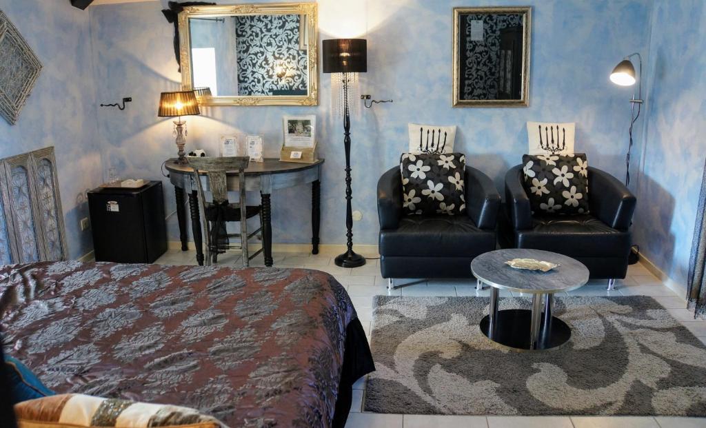 Posezení v ubytování Le Manoir du Raveyron