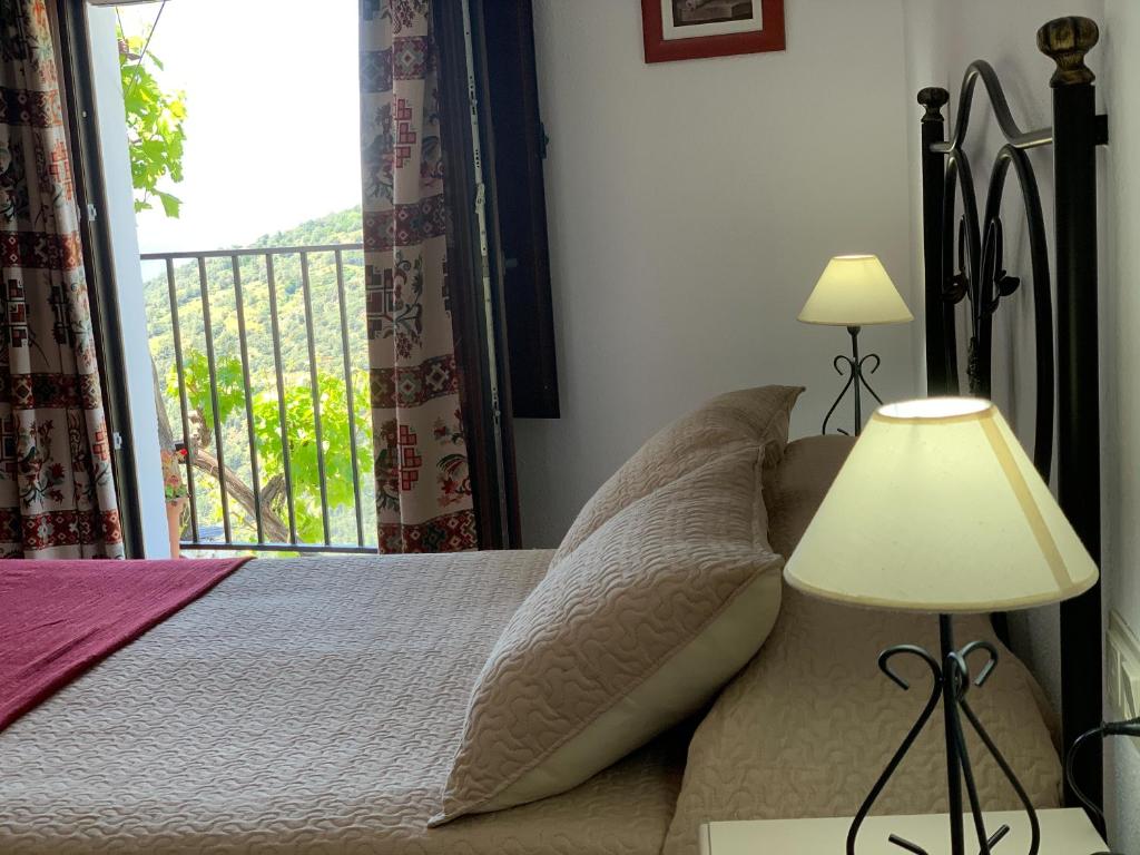 Postel nebo postele na pokoji v ubytování Hostal Atalaya en Capileira CB