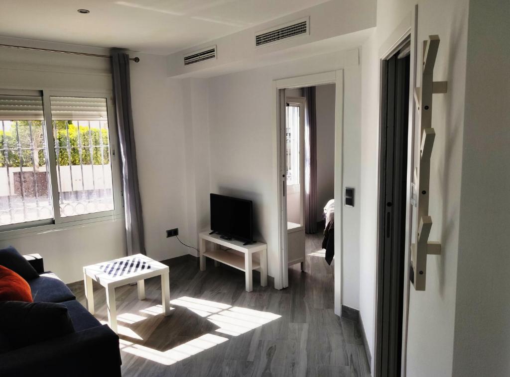 A television and/or entertainment centre at Apartamentos Gran Plaza De Nerja