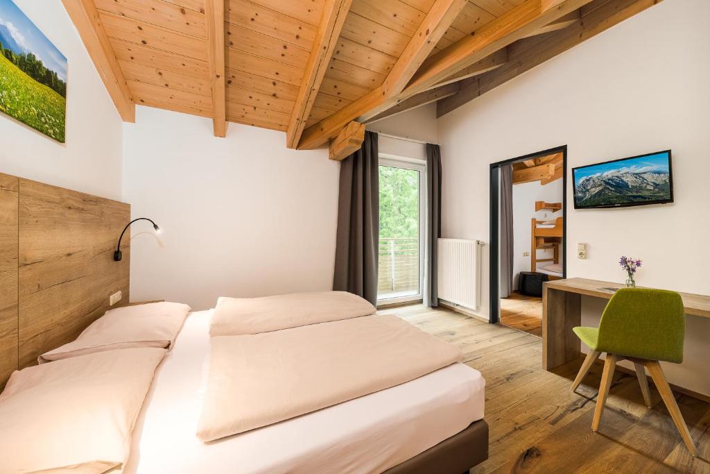 Postel nebo postele na pokoji v ubytování Apartmenthotel Sonnenhof