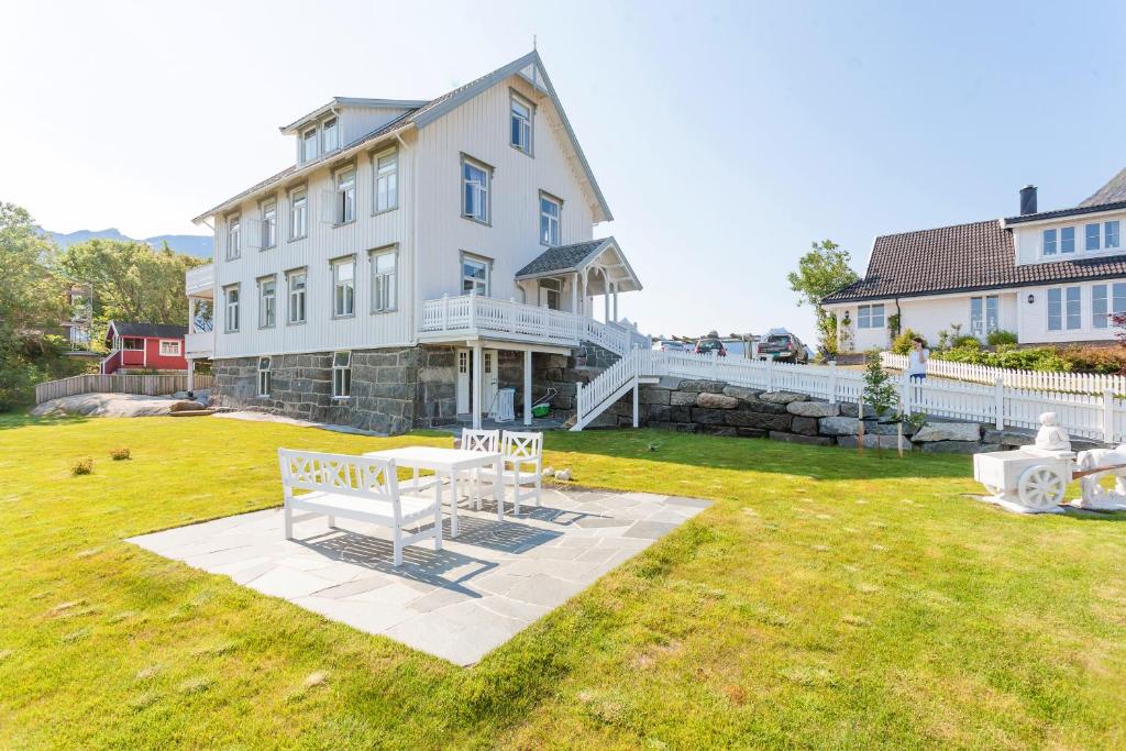 Zahrada ubytování Sakrisøy Gjestegård - Manor House in Sakrisøy - Solbakken anno 1880