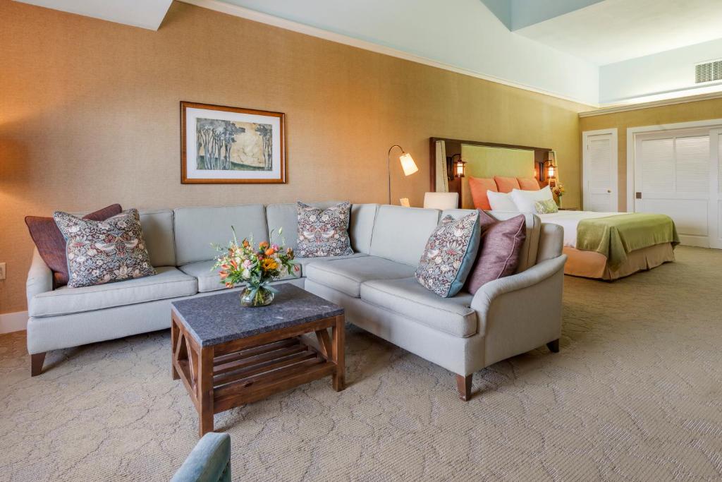 The Omni Grove Park Inn & Spa - Asheville - Salle De Plancher Du Club Premium Avec Un Lit King