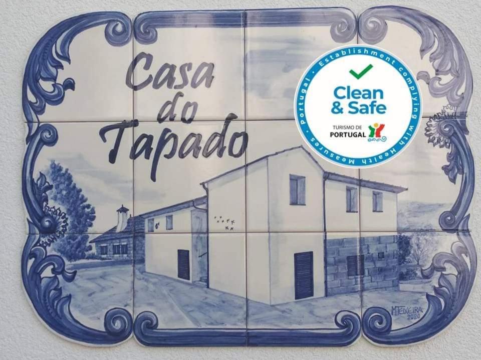 Ein Schild, das "casa do tarpapa" liest. in der Unterkunft Casa da Vovó (Casa do Tapado) in Amarante