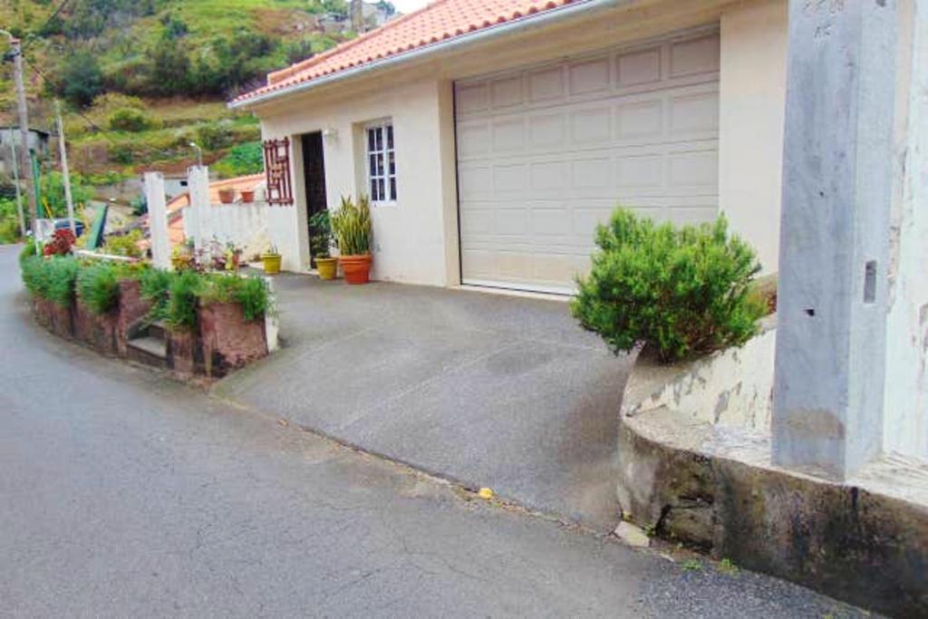 Charming house in Machico with mountain view and garden