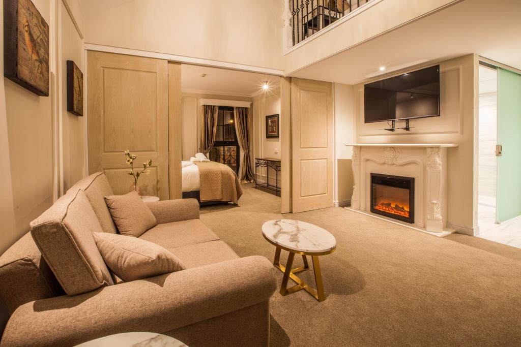 The Salisbury - Resim 35