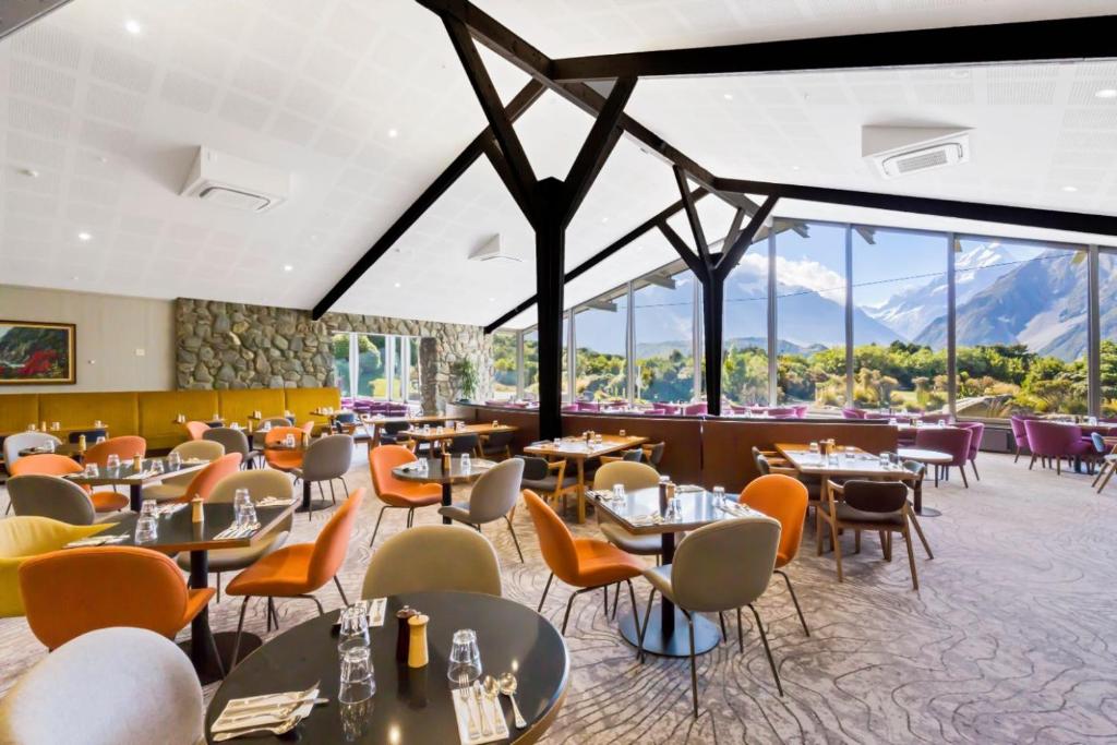 Restaurace v ubytování The Hermitage Hotel Mt Cook