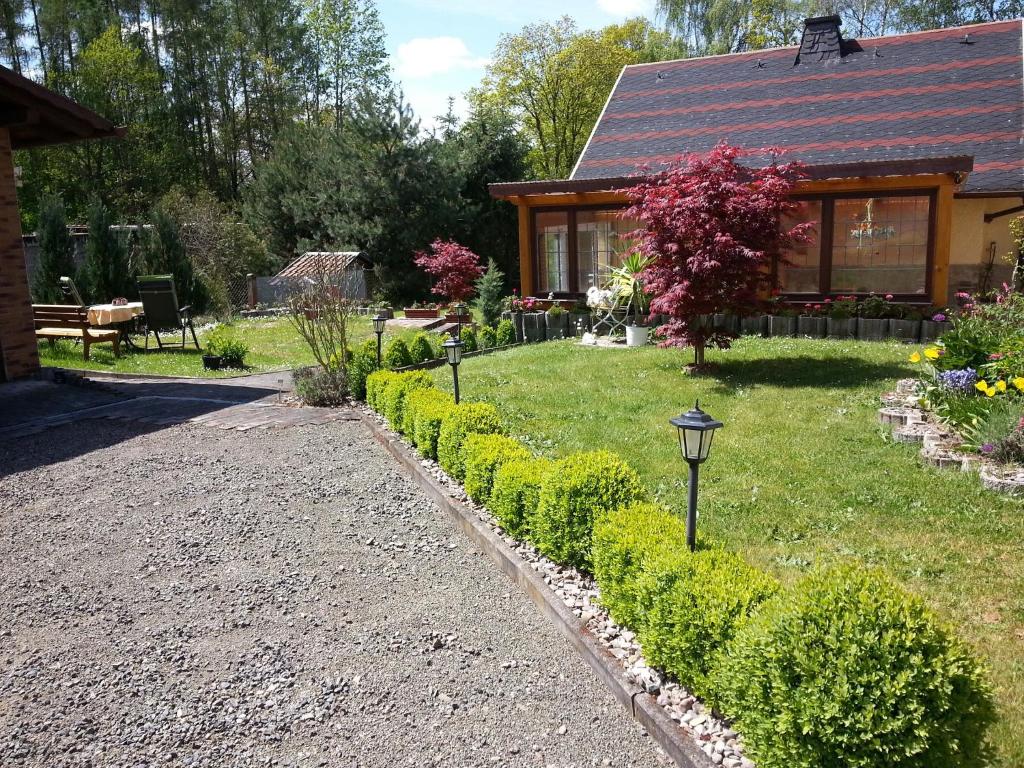 Aed väljaspool majutusasutust Ferienhaus Rabold