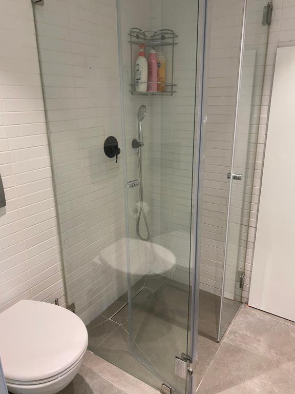 Ein Badezimmer in der Unterkunft Top Royal Eilat רויאל פארק