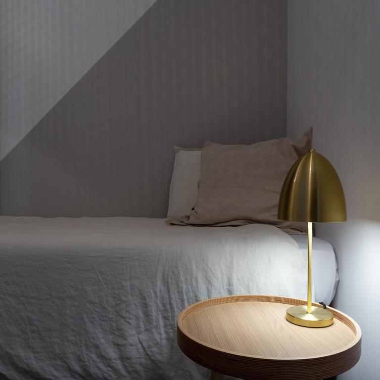 Postel nebo postele na pokoji v ubytování Hotel Libera Caen Colombelles