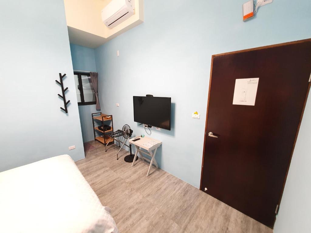 TV a/nebo společenská místnost v ubytování MOYA Homestay