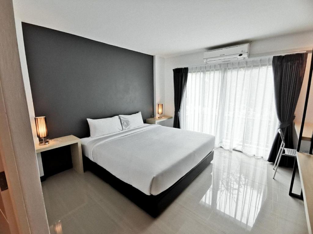 Postel nebo postele na pokoji v ubytování The Rest Hotel - ประจวบ