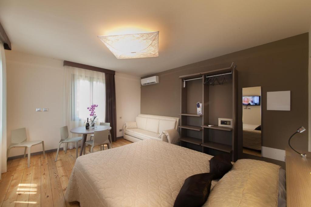 Posteľ alebo postele v izbe v ubytovaní International Rooms & Apartments