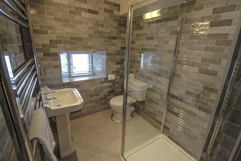 The Pooley Bridge Inn - Twin Room With Private Bathroom